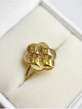 Local Eclectic Carrie Elizabeth Jewelry Gold Vermeil Vintage Crest Ring Size 5